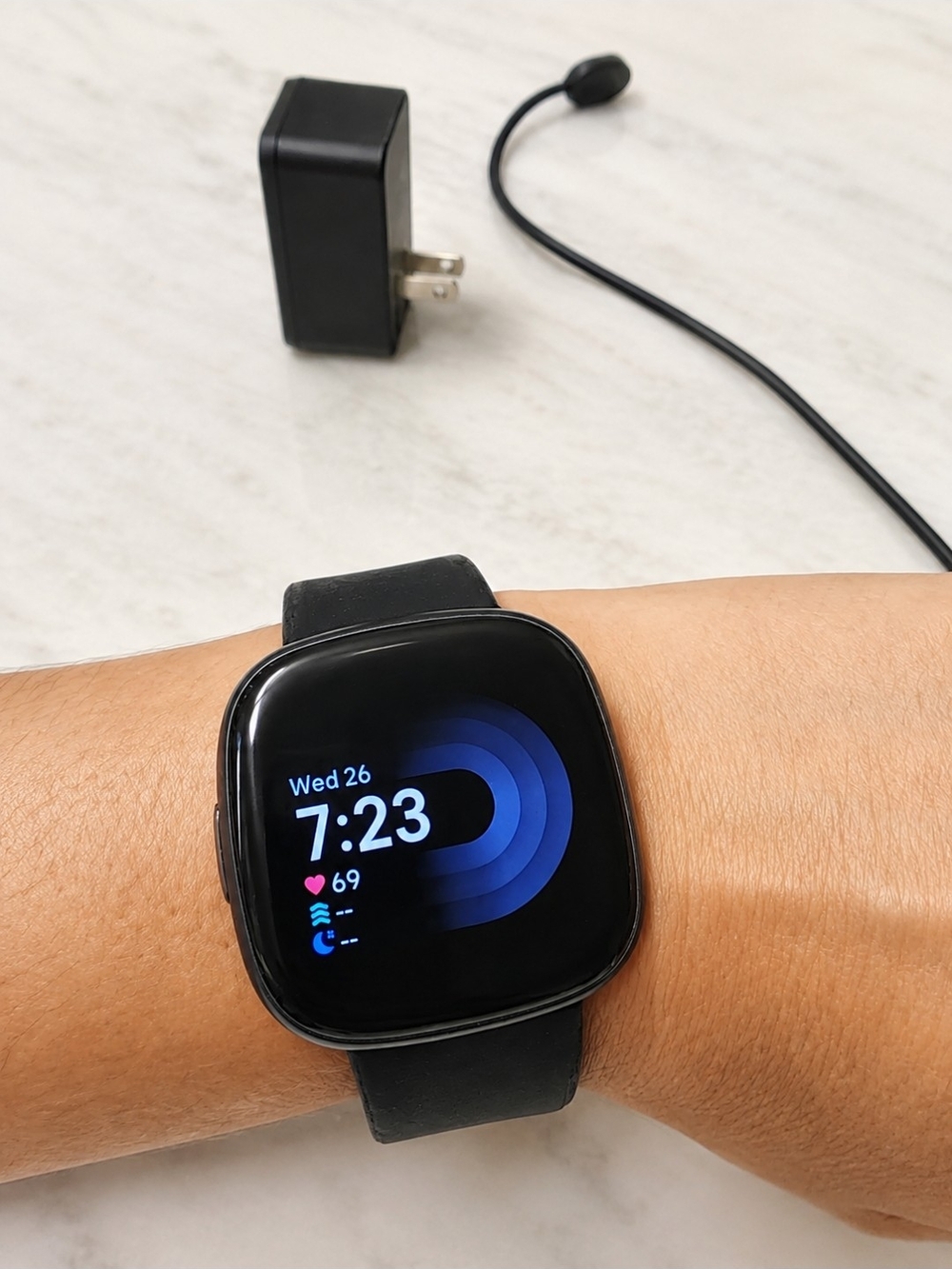 Fitbit Versa 4 Smartwatch In Black With Assessories